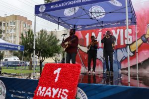 Muğla’da 1 Mayıs coşkusu: Yağmura rağmen binlerce kişi alanlardaydı