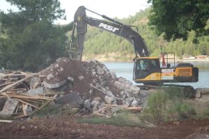 Dalaman’da AK Parti döneminde yapılan kaçak yapıya şafak operasyonu