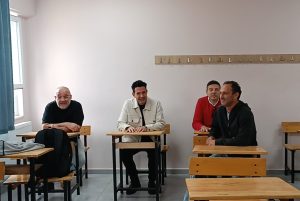 Ünlü sanatçı Keremcem, 35 yıl sonra mezun olduğu Turgutreis Lisesi’ni ziyaret etti.