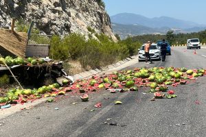 Milas Boğa Yokuşu'nda trafik kazası: 2 yaralı Milas Boğa Yokuşu'nda trafik kazası: 2 yaralı