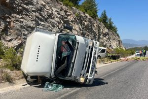 Milas Boğa Yokuşu'nda trafik kazası: 2 yaralı Milas Boğa Yokuşu'nda trafik kazası: 2 yaralı