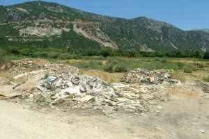 Karabağlar Yaylası'nda moloz tehdidi 