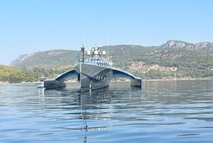 Uzay gemisini andıran süper yat Akbük'te