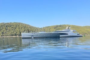 Uzay gemisini andıran süper yat Akbük'te