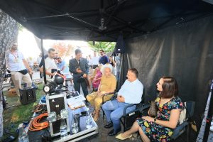 Vali Akbıyık, “Bak Postacı Geliyor" filminin setini ziyaret etti Vali Akbıyık, “Bak Postacı Geliyor" filminin setini ziyaret etti