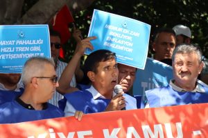 Muğla’da Kamu-Sen üyeleri, zam teklifini protesto etti: Pazartesi iş bırakacaklar Muğla’da Kamu-Sen üyeleri, zam teklifini protesto etti: Pazartesi iş bırakacaklar