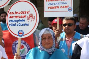 Menteşe'de Memur-Sen üyelerinden zam teklifine tepki: "Yetersiz teklife hayır" Menteşe'de Memur-Sen üyelerinden zam teklifine tepki: "Yetersiz teklife hayır"