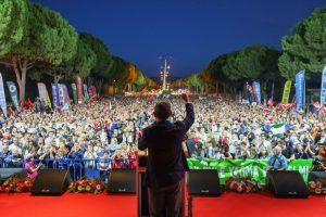 Özel, 'Toprağımızı Vermiyoruz' mitinginde konuştu: “Ankara’daki Meclis sesinizi duymuyorsa, Atatürk Bulvarı artık Meclis’in kendisidir”