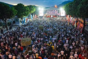 Özel, 'Toprağımızı Vermiyoruz' mitinginde konuştu: “Ankara’daki Meclis sesinizi duymuyorsa, Atatürk Bulvarı artık Meclis’in kendisidir” Özel, 'Toprağımızı Vermiyoruz' mitinginde konuştu: “Ankara’daki Meclis sesinizi duymuyorsa, Atatürk Bulvarı artık Meclis’in kendisidir”