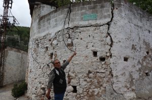 Muğla'nın göbeğinde sessiz tehlike: Metruk binalar tehlike saçıyor!