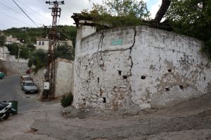 Muğla'nın göbeğinde sessiz tehlike: Metruk binalar tehlike saçıyor!