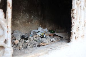 Çöplüğe dönen tarihi çeşmeler restore edilmeyi bekliyor