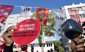 Muğla’da CHP’li kadınlardan tencere tavalı eylem Muğla’da CHP’li kadınlardan tencere tavalı eylem