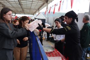 Muğla’da 8. Hamsi Festivali’nde 5 ton hamsi dağıtıldı Muğla’da 8. Hamsi Festivali’nde 5 ton hamsi dağıtıldı