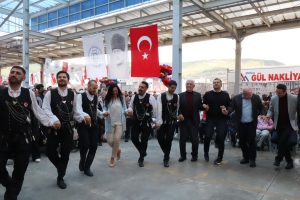 Muğla’da 8. Hamsi Festivali’nde 5 ton hamsi dağıtıldı Muğla’da 8. Hamsi Festivali’nde 5 ton hamsi dağıtıldı
