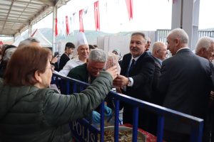 Muğla’da 8. Hamsi Festivali’nde 5 ton hamsi dağıtıldı Muğla’da 8. Hamsi Festivali’nde 5 ton hamsi dağıtıldı