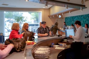 Marmaris’te sezon İngiliz turistlerle açıldı Marmaris’te sezon İngiliz turistlerle açıldı