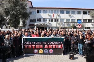 Eğitimciler Fatma Öğretmen için sokakta: "Okullarımızı şiddete teslim etmeyeceğiz”