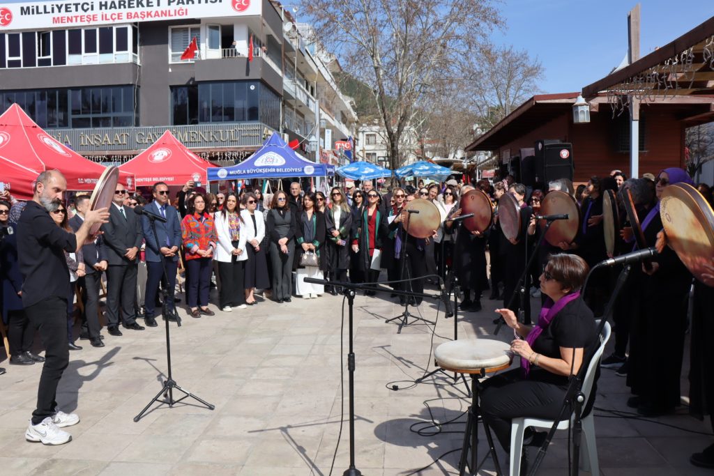 Muğla’da kadınlardan sessiz yürüyüş: İranlı kadınlar da unutulmadı
