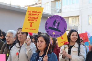 Muğla’da kadınlar “Yaşam, özgürlük” sloganıyla yürüdü
