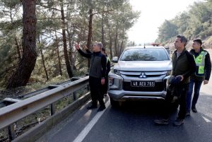 Sakar Geçidi’nde orman yangınlarına karşı yol kenarı temizliği