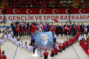 Muğla’da 19 Mayıs kutlamaları renkli görüntülere sahne oldu Muğla’da 19 Mayıs kutlamaları renkli görüntülere sahne oldu
