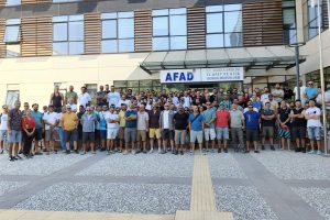 Yamaç paraşütü pilotları taleplerini Vali Yardımcısı Sarı'ya iletti Yamaç paraşütü pilotları taleplerini Vali Yardımcısı Sarı'ya iletti