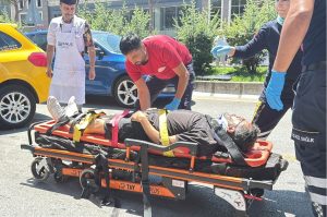 Menteşe'de park halindeki araçlara çarpan taksinin sürücüsü yaralandı Menteşe'de park halindeki araçlara çarpan taksinin sürücüsü yaralandı