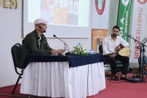 Hüseyin Anıl, okurlarıyla "Sarı Yaz" söyleşisinde buluştu