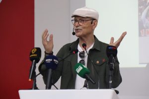 Hüseyin Anıl, okurlarıyla "Sarı Yaz" söyleşisinde buluştu