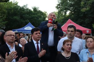 Kızıl’ın görevden alınmasına tepki: “Muğla, 13 ilçe başkanıyla tarihin doğru yerinde” Kızıl’ın görevden alınmasına tepki: “Muğla, 13 ilçe başkanıyla tarihin doğru yerinde”