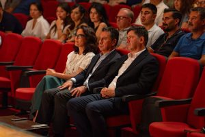 “Mutlak Başkan" Menteşe’de seyirciyle buluştu “Mutlak Başkan" Menteşe’de seyirciyle buluştu