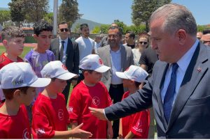 Bakan Bak, Menteşe Atatürk Stadı’nda incelemelerde bulundu: “Yetişecek, sıkıntı yok” Bakan Bak, Menteşe Atatürk Stadı’nda incelemelerde bulundu: “Yetişecek, sıkıntı yok”