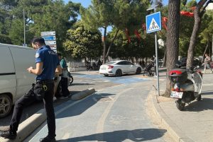 Menteşe'de otomobil ile motosiklet çarpıştı: Ehliyetsiz sürücüye 40 bin lira ceza Menteşe'de otomobil ile motosiklet çarpıştı: Ehliyetsiz sürücüye 40 bin lira ceza