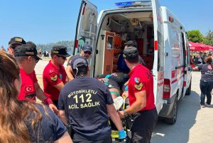 Fethiye'de yamaç paraşütü kazası: 2 kişi yaralandı Fethiye'de yamaç paraşütü kazası: 2 kişi yaralandı