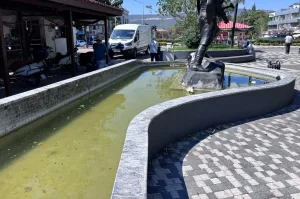 Orhan Çakır Parkı’ndaki süs havuzunun kirliliği tepki çekti
