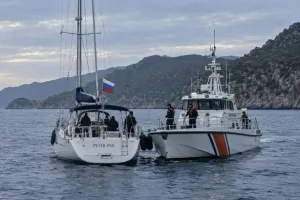 Tekneyle yurt dışına kaçmaya çalışmışlardı! 9 FETÖ şüphelisi ve kaptan adliyede Tekneyle yurt dışına kaçmaya çalışmışlardı! 9 FETÖ şüphelisi ve kaptan adliyede
